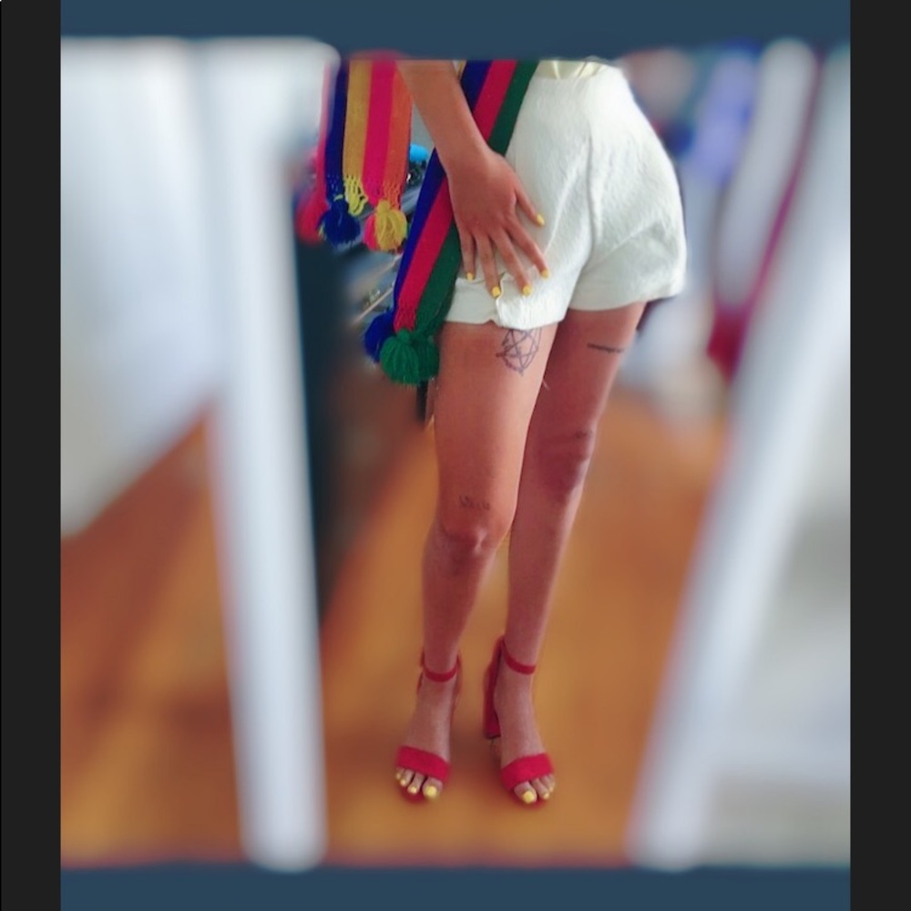 High-Waisted Linen Mini shorts - Picture 3 of 7